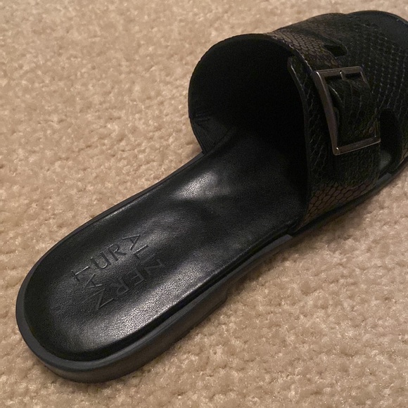 NATURALIZER Women’s Faryn Leather Embossed Slide Sandals Black Size 9 - Picture 5 of 13